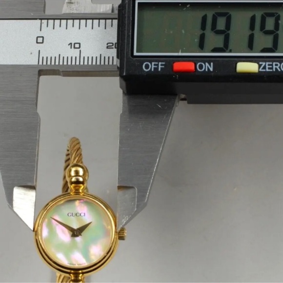 Gucci Italian Luxury Quartz Watch - Picture 8 of 8